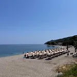Nikol Koutsoupia Kokkino Nero