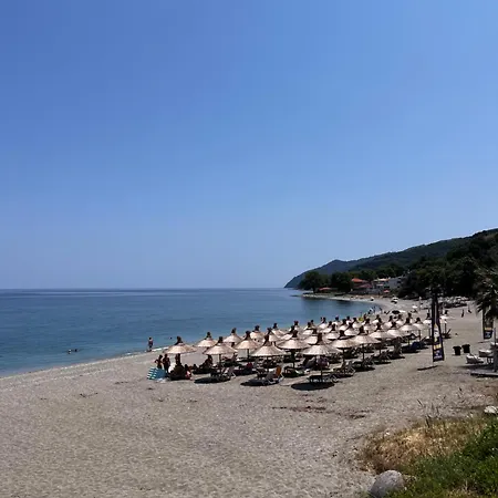 Nikol Koutsoupia Kokkino Nero