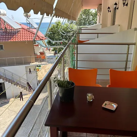Nikol Koutsoupia Apartament *