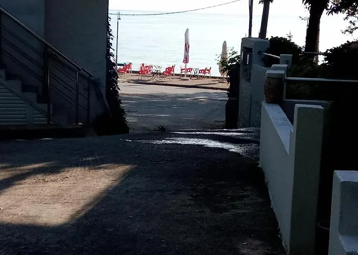 Nikol Koutsoupia Kokkino Nero