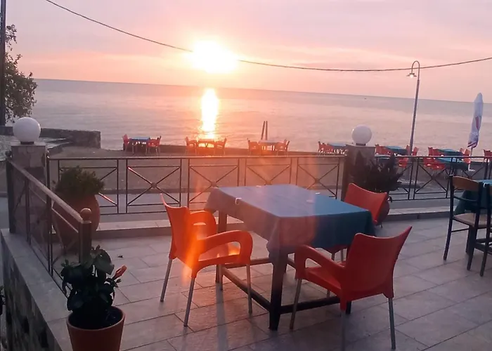 Apartment Nikol Koutsoupia Kokkino Nero