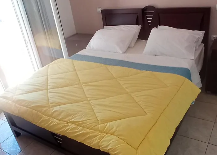 Nikol Koutsoupia Kokkino Nero