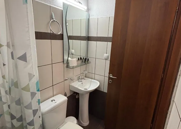 Nikol Koutsoupia Kokkino Nero